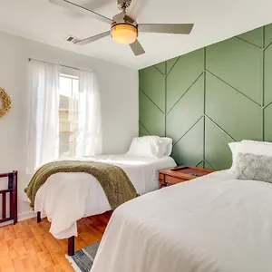 Cheerful Vacation With Fire Pit! Holiday home Savannah
