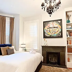 The Lyons House - Luxe Historical - Parking Included Holiday home Savannah